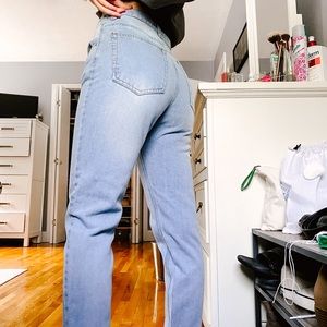 PrettyLittleThing Mom Jeans!